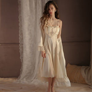 OEM Elegante Camisón Largo de Seda con Parches Transparentes y Halter Seductor, de Alta Calidad, con Almohadillas en el Pecho, y Bata de Satén - Product Image 1