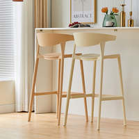 Tabouret haut d'extérieur nordique chaise de bar au design moderne avec dossier empilable pour salle de sport à domicile salon utilisation hôtel