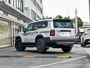 2022 To-yotaPrado SUV Interior usado Excelentes capacidades todoterreno Transmisión manual Conducción a la izquierda - Product Image 2