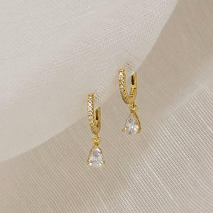 Orecchini Pendenti E4096 in Oro con Cristalli Taglio Pera e Strass, Gioielli Classici da Donna - Product Image 5