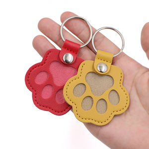 Llavero de Cuero PU con Forma de Pata, Bonito y Duradero, con Impresión Tipográfica, Bolsa de Almacenamiento para Guardar el Pelo de Mascotas, Perros y Gatos - Product Image 3
