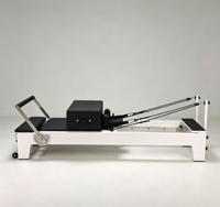 Machine de Pilates Reformer en bois de chêne peint en blanc avec accessoires complets, équipement de Pilates commercial pour studio de yoga