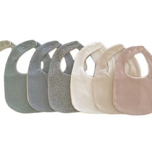 Ropa de eructo de felpa de doble capa, broches ajustables, Baberos lisos para bebé - Product Image 1