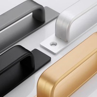 Tirador vertical de aleación de aluminio negro de venta directa de fábrica, mango largo para cajones, armarios de dormitorio, puertas de gabinetes y uso en herrajes de muebles.