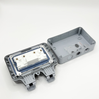 Prise murale double norme britannique IP66 étanche pour extérieur en ABS/PC avec 1 port USB et 1 port Type-C, résistante à la pluie et à la poussière, à montage en surface