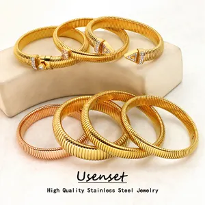 USENSET seri Spiral elastis eksklusif Bangle baja nirkarat wanita berlapis emas 18K perhiasan pergelangan leher Hip Hop berlapis emas