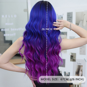 Parrucca riccia a onde medie, piccola, naturale, leggera e traspirante, semi-cucita a mano, in seta sintetica resistente al calore, con sfumatura viola-blu fantasia, per capelli a tutta testa - Product Image 4