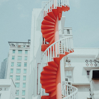 Escalier en colimaçon compact Prima pour petits espaces, design compact, escalier en acier avec rampe pour maison miniature, escalier en spirale