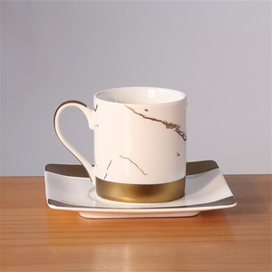 Tazza da Caffè/Tè in Ceramica Porcellana Effetto Marmo Dorato, Design Popolare, Ecologica, Resistente al Calore, Capacità 220ml con Piattino - Product Image 1