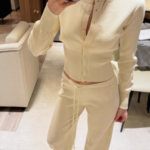 Completo in Maglia Autunno-Inverno 2025 Stile Europeo-Americano, Tinta Unita in Cotone, Ampio con Colletto a Fiocco, Maniche Lunghe, Lunghezza Intera, Camicia da Donna - Product Image 4