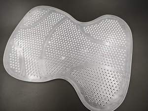 Tapis de selle sur mesure en gel de silicone antidérapant en peau de mouton, prévient les maux de dos chez les chevaux, tapis de selle noir en PP avec maille - Product Image 2