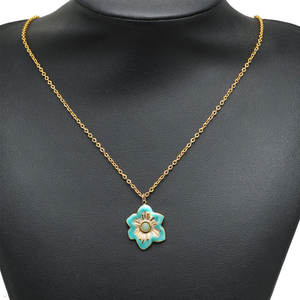 Pendentifs et breloques personnalisés en acier inoxydable 316L plaqué or 14K 18K PVD pour la création de bijoux, breloques fleurs pour bracelets. - Product Image 6