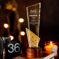 Trophée en verre personnalisé, cristal moderne avec éclairage LED, trophée en cristal étoile pour cadeaux d'affaires MH-S0397