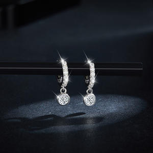 Pendientes de Aro Redondos de Plata de Ley 925 Rui Zun, Diseño Simple de 3.5mm, Forma de Burbuja Pequeña con Moissanita de Corte Esmeralda, Joyería de Silicona - Product Image 3