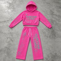 Ensemble deux pièces streetwear tendance pour homme : sweat à capuche rose avec détails étoiles et pantalon à cordon imprimé lettres métalliques – OEM ODM