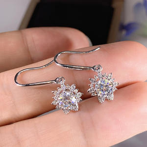 Pendientes de Oro Blanco con Flor, Plata 925, Baño de Rodio, Cristal y Diamantes de Imitación, Engaste de Garra, Joyería Clásica para Boda de Mujer - Product Image 4