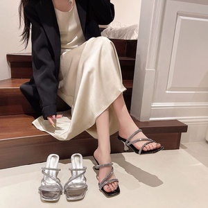 Nouvelles Chaussures de Mariée pour Femme Style Été, Talons Hauts Imperméables Ornés de Cristaux avec Bout Pointu, Idéales pour l'Extérieur - Product Image 5