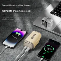 Banque d'alimentation portable à charge super rapide nouveau modèle Mini Compact pliable Type-C Interface d'entrée Prise AC en polymère haute capacité