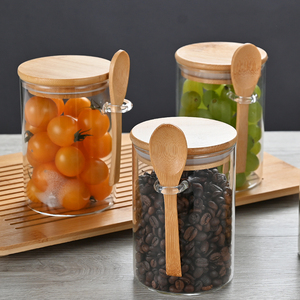 Ensemble de 6 pots à épices en verre borosilicate de haute qualité avec couvercles hermétiques en bambou et cuillères, capacité de 500 ml, écologiques, recyclables, pour une fraîcheur optimale - Product Image 4