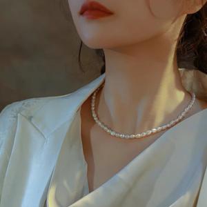 Collar de Perlas Barrocas Versátil Nuevo de 2022 para Mujer, Diseño de Nicho de Lujo Ligero, en Capas y para Usar - Product Image 3