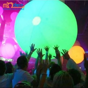 ลูกบอลพีวีซีเป่าลม LED สำหรับงานคอนเสิร์ต พร้อมพัดลมในตัว ลูกบอลแบบอินเทอร์แอคทีฟสำหรับเชื่อมสัมผัสกับผู้ชม (ขนาด 60/80 ซม. ปรับแต่งได้) - Product Image 3
