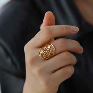 Anello Regolabile a Forma <span class=keywords><strong>di</strong></span> <span class=keywords><strong>Fiore</strong></span> <span class=keywords><strong>di</strong></span> <span class=keywords><strong>Loto</strong></span> per Donne, <span class=keywords><strong>Anelli</strong></span> Aperti in Acciaio Inossidabile, Gioielli Mandala Buddista, Novità - Product Image 2