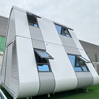 Maison capsule spatiale triangulaire préfabriquée en acier - Mini-résidence mobile moderne - Pour la vie en plein air dans les hôtels, les stations balnéaires et les villas