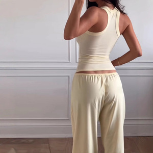 Toptan özel Logo vücut geliştirme Stringer seksi kalın kayış kare boyun kadın Tank Top donatılmış eğitim spor Tank Top - Product Image 6