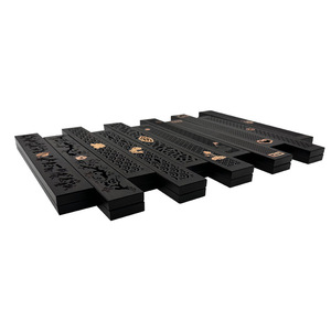 Boîte à encens en bois de santal sur mesure, gravée à la main pour la décoration de la maison avec un design traditionnel - Product Image 1