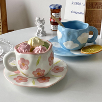 Vente directe d'usine, tasse à café et soucoupe en céramique de luxe léger au design rétro, motif cœur de fille
