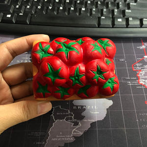 Pallina Antistress a Forma di Pomodoro Personalizzabile in Schiuma PU Giocattolo Antistress Spremibile un Grappolo di Pomodori - Product Image 3