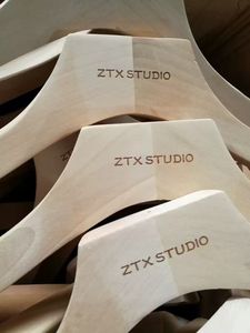 Meilleure vente évaluée <span class=keywords><strong>pas</strong></span> <span class=keywords><strong>cher</strong></span> fournisseur de supermarché <span class=keywords><strong>en</strong></span> gros populaire antidérapant cranté costume de placard cintres <span class=keywords><strong>en</strong></span> bois pour mariage - Product Image 4