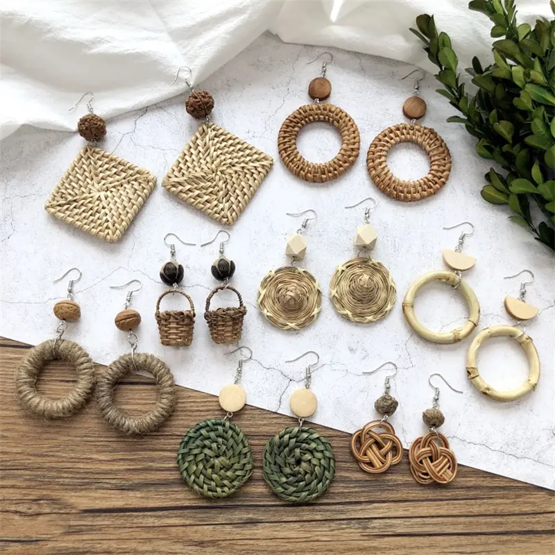 Anting-anting gantung kepang jerami kayu buatan tangan gaya bagus, anting-anting rotan cangkang mutiara bambu bunga kayu ramah lingkungan untuk wanita