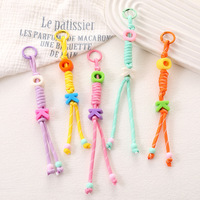 Pochettes à monnaie perlées colorées style Y2K personnalisables, breloques de sac en forme de cœur avec mousqueton, et lanières tissées à la main personnalisables