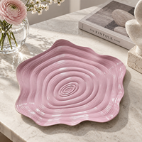 Assiettes de présentation transparentes Woju Romantic de 13 pouces, roses, en plastique, avec texture tourbillonnante, pour la décoration de table de fête