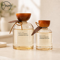 Diffuseur de parfum d'ambiance en verre personnalisé pour hôtel, 500 ml et 200 ml, senteurs bois de santal et rose, vente en gros