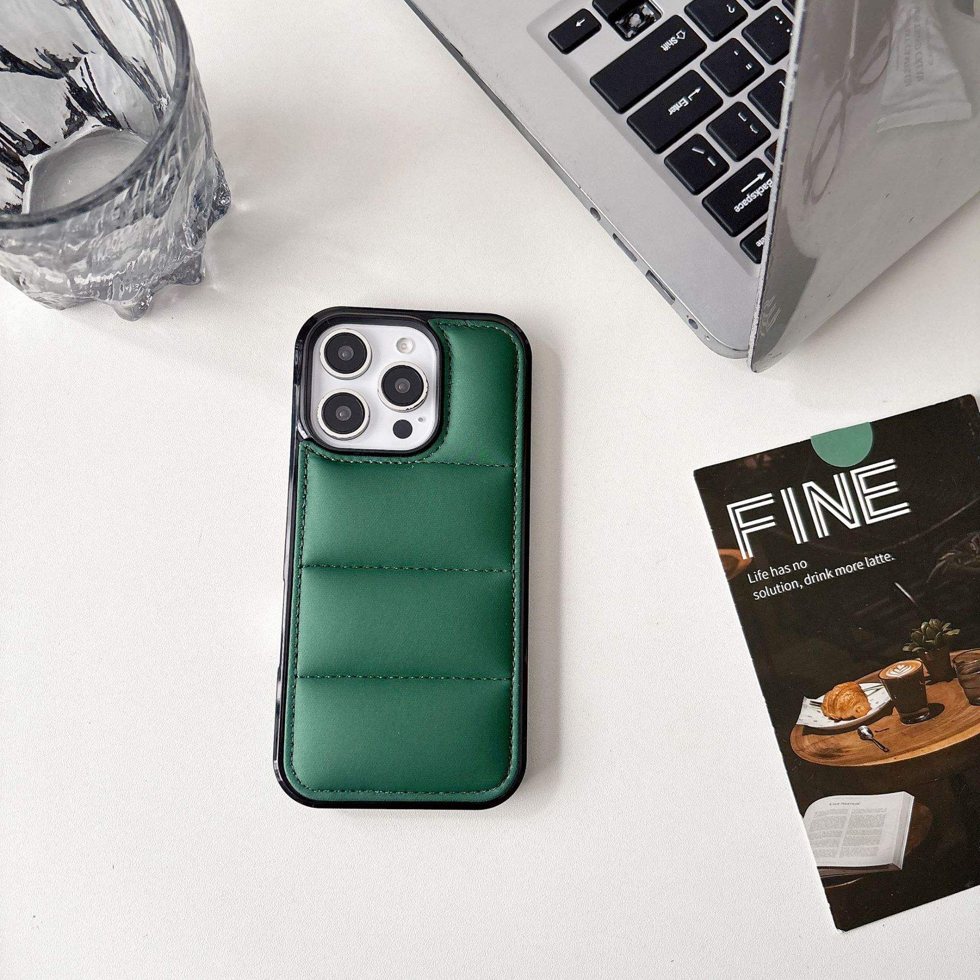 สีเขียวมรกต