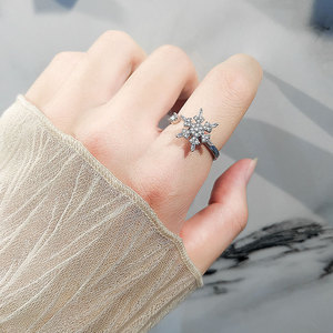 Anillos ajustables giratorios de copro con baño de oro blanco y circonitas pavé, diseño de copo de nieve, joyería antiansiedad y para el nerviosismo para mujer. - Product Image 2