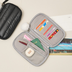 Sac de pique-nique polyvalent à rayures nuageuses pour la conservation des passeports et des billets - Product Image 4