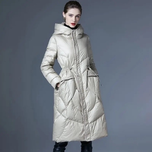 Vestes d'hiver rembourrées en duvet de canard avec logo personnalisé pour femmes, manteaux à <span class=keywords><strong>capuche</strong></span> épais et brillants noirs - Product Image 1