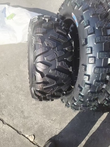 Pneus tout-terrain 25x8-<span class=keywords><strong>12</strong></span> avant et 25x10-<span class=keywords><strong>12</strong></span> arrière, design de bande de roulement directionnelle sans chambre à air, 6 PR, pour ATV et UTV - Product Image 3