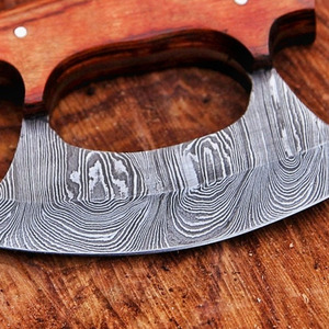 Coupe-pizza en acier Damas sur mesure, manche en bois antidérapant, lame tranchante, ustensile de cuisine durable et éco-responsable pour la pizza - Product Image 6