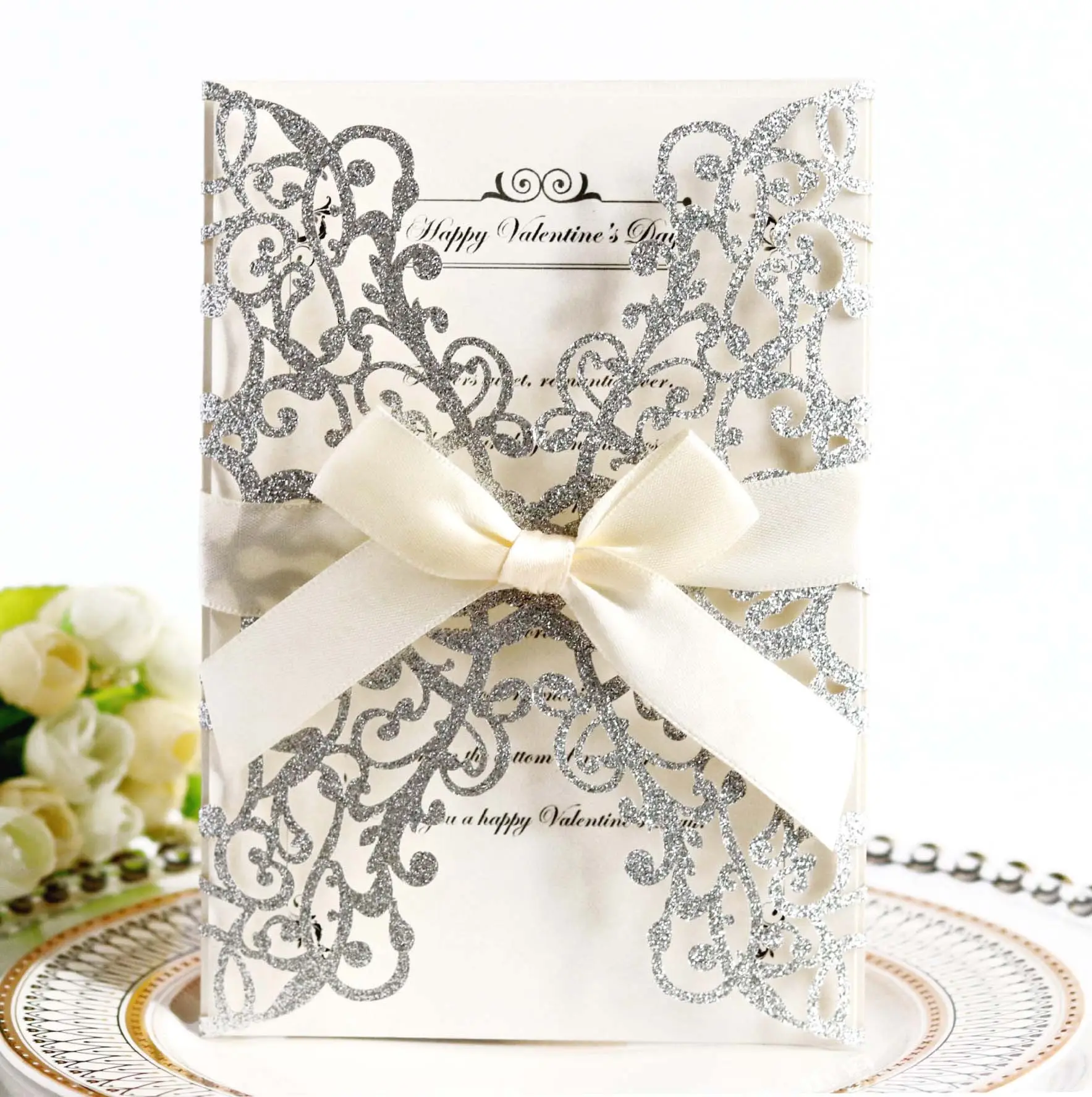 Tarjeta de invitación de boda con corte láser y purpurina personalizada con cinta y sobres
