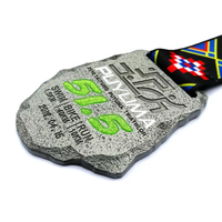 Médaille de triathlon en alliage de zinc moulé sous pression à texture pierre, émail doux scintillant, marqueur de distance, personnalisable, pour course de trail tribal, objet de collection
