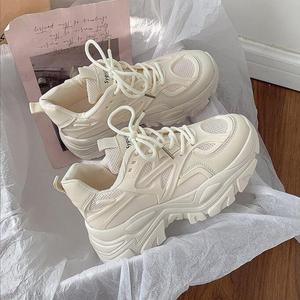 <span class=keywords><strong>Sneakers</strong></span> Casual Estive da Donna <span class=keywords><strong>con</strong></span> <span class=keywords><strong>Zeppa</strong></span> e Suola Spessa, Nere e <span class=keywords><strong>Bianche</strong></span>, Stile Moda - Product Image 1