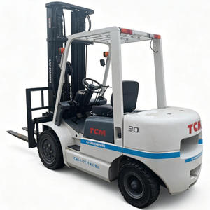 Chariot élévateur TCM FD30 d'occasion de 3 tonnes avec déplaceur latéral hydraulique, moteur diesel, pneus pleins - Bon état de fonctionnement - Product Image 1