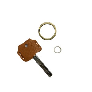 Leather <b>key</b> case, scratch-resistant <b>key</b> ring with stitching, universal <b>key</b> <b>tag</b> with logo printing. - Product Image 5
