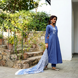 Robe Abaya bleue à col en V, longue, maxi, en denim, ethnique, pour femmes, style bohème, décontractée, automne, été, printemps, en coton naturel, coupe ample, OEM - Product Image 1