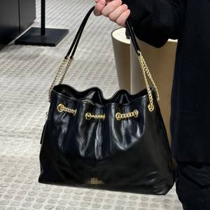 กระเป๋าถือสะพายไหล่แบบสายเดี่ยว รุ่น Evelyn Trash Bag Chain ของ Koujia สำหรับเดือ<span class=keywords><strong>น</strong></span>พฤศจิกาย<span class=keywords><strong>น</strong></span> ทำจากโพลีเอสเตอร์ ดีไซ<span class=keywords><strong>น</strong></span>์ทันสมัย สะพายใต้วงแข<span class=keywords><strong>น</strong></span> - Product Image 1