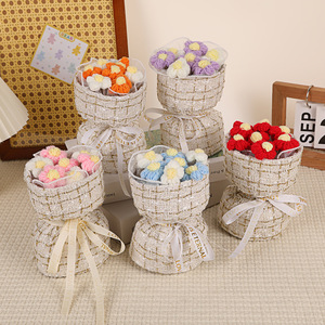 Bouquet di Fiori all'Uncinetto Fatto a Mano, Regalo Creativo e Raffinato per Migliore Amica, Compleanno, San Valentino, Festa della Mamma - Product Image 1